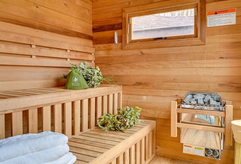 Custom Built Clarklake Cabin: Sauna & Cold Plunge!