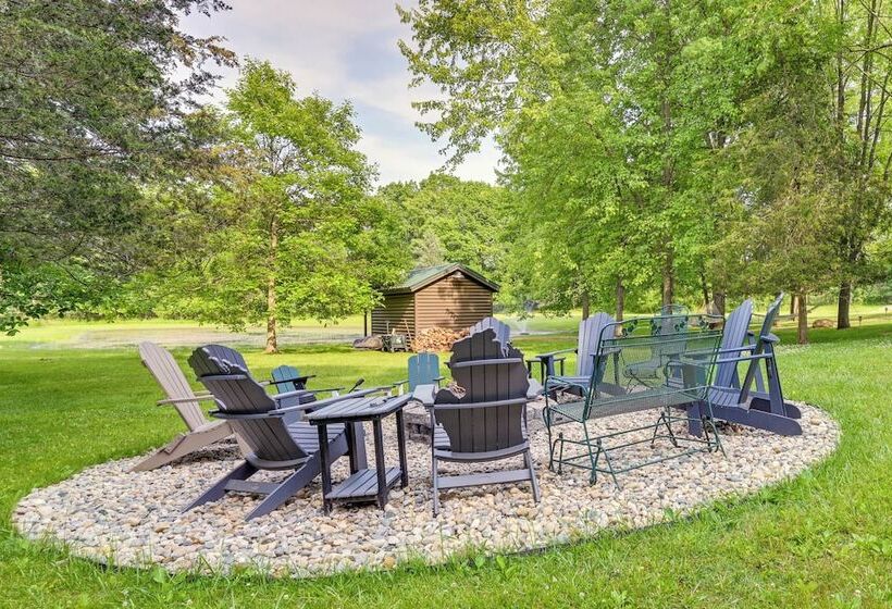 Custom Built Clarklake Cabin: Sauna & Cold Plunge!