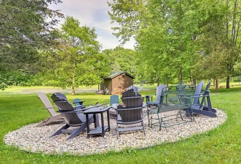 Custom Built Clarklake Cabin: Sauna & Cold Plunge!