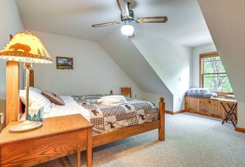 Custom Built Clarklake Cabin: Sauna & Cold Plunge!