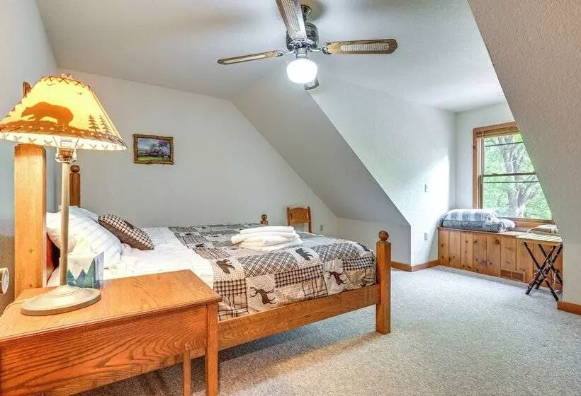 Custom Built Clarklake Cabin: Sauna & Cold Plunge!