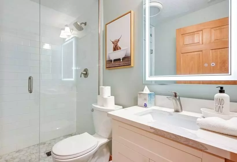 Custom Built Clarklake Cabin: Sauna & Cold Plunge!