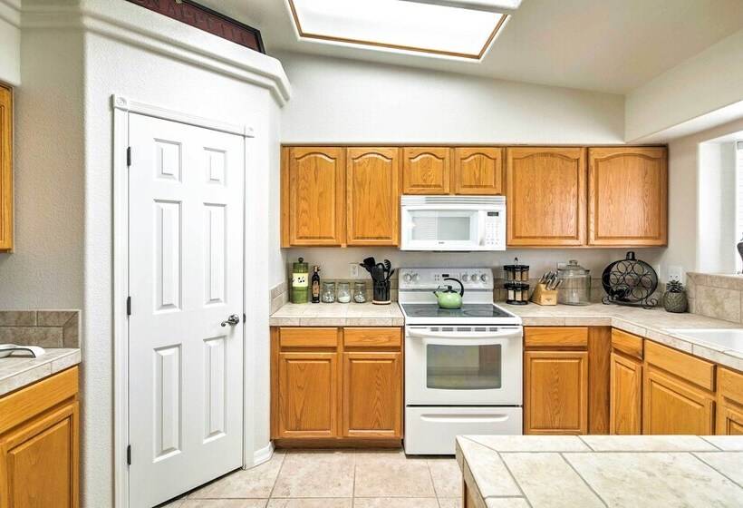 Cozy Lake Havasu City Retreat W/ Deck & Pool Table