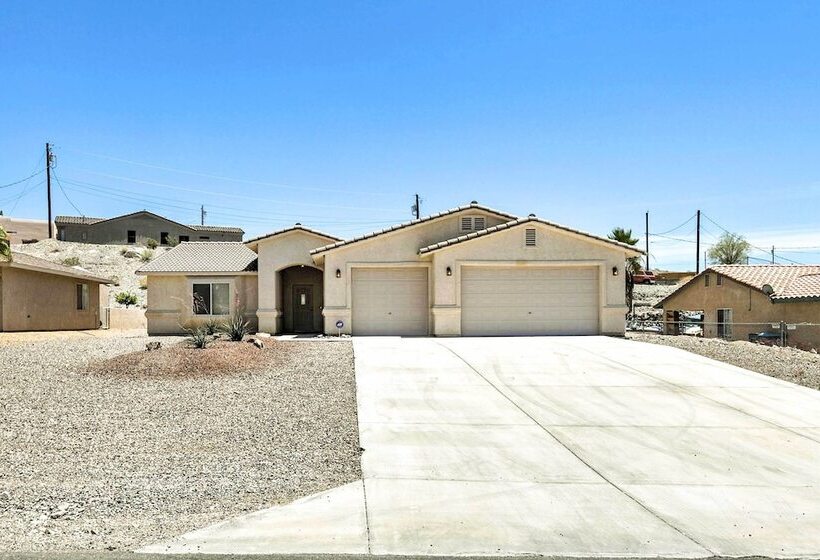 Cozy Lake Havasu City Retreat W/ Deck & Pool Table