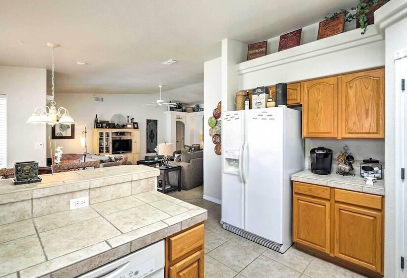 Cozy Lake Havasu City Retreat W/ Deck & Pool Table