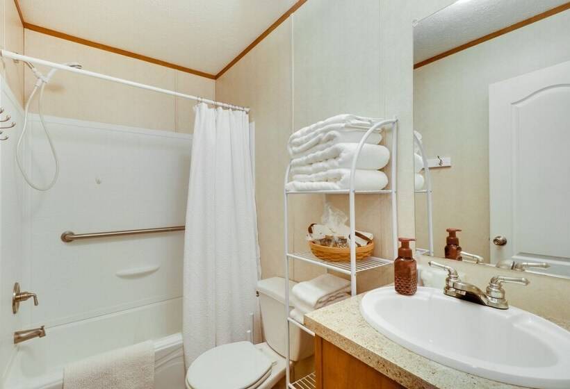 Cozy Louisa Cottage Stay W/ Fire Pit!