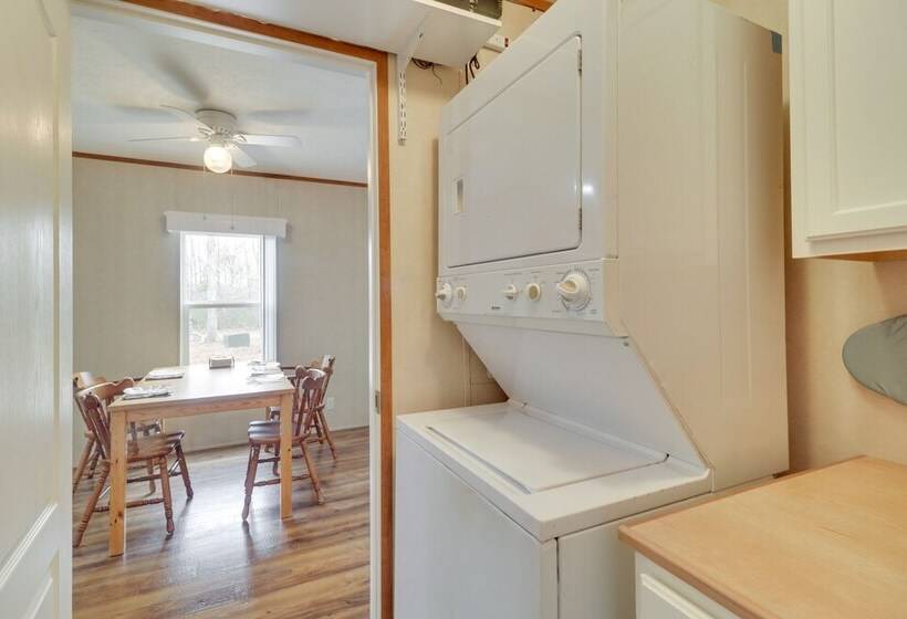 Cozy Louisa Cottage Stay W/ Fire Pit!