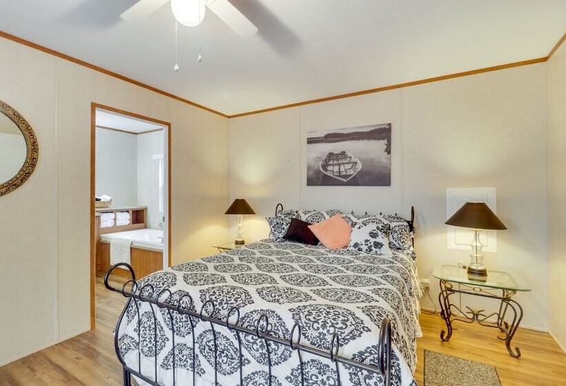 Cozy Louisa Cottage Stay W/ Fire Pit!