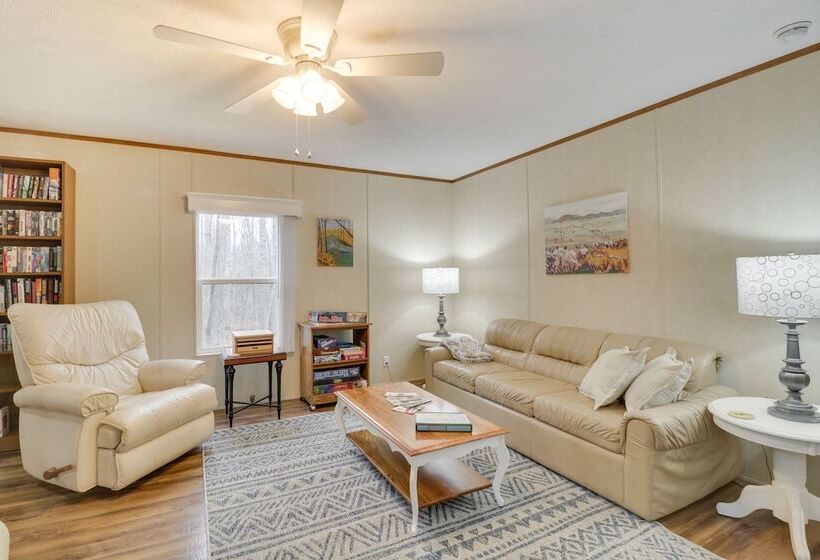 Cozy Louisa Cottage Stay W/ Fire Pit!