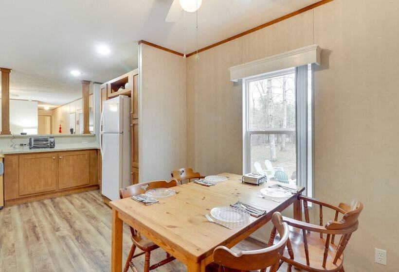 Cozy Louisa Cottage Stay W/ Fire Pit!