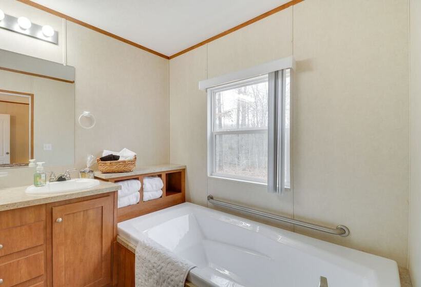 Cozy Louisa Cottage Stay W/ Fire Pit!