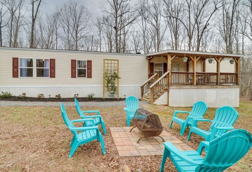 Cozy Louisa Cottage Stay W/ Fire Pit!