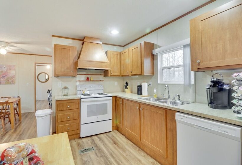 Cozy Louisa Cottage Stay W/ Fire Pit!