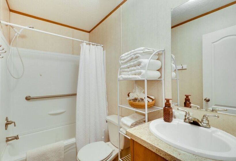 Cozy Louisa Cottage Stay W/ Fire Pit!