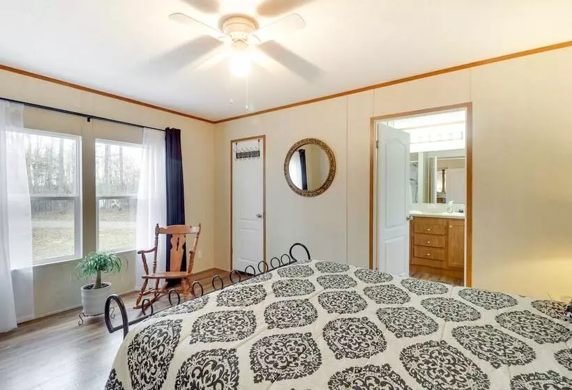 Cozy Louisa Cottage Stay W/ Fire Pit!