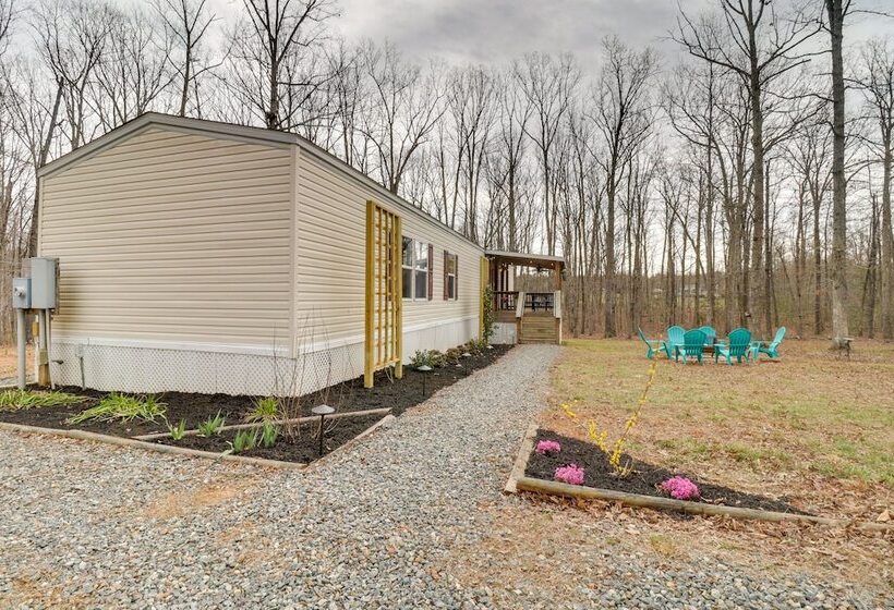 Cozy Louisa Cottage Stay W/ Fire Pit!