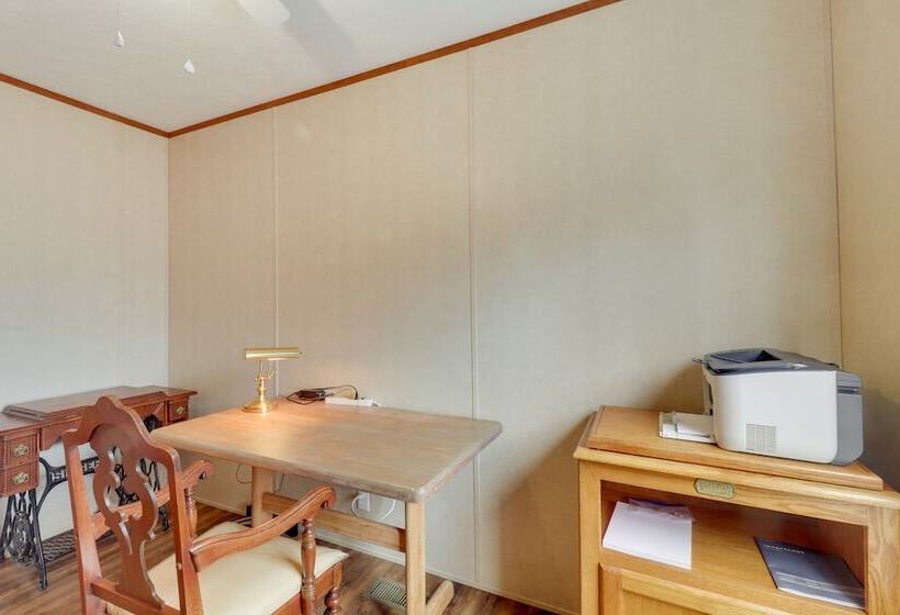 Cozy Louisa Cottage Stay W/ Fire Pit!