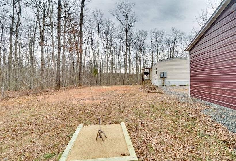 Cozy Louisa Cottage Stay W/ Fire Pit!