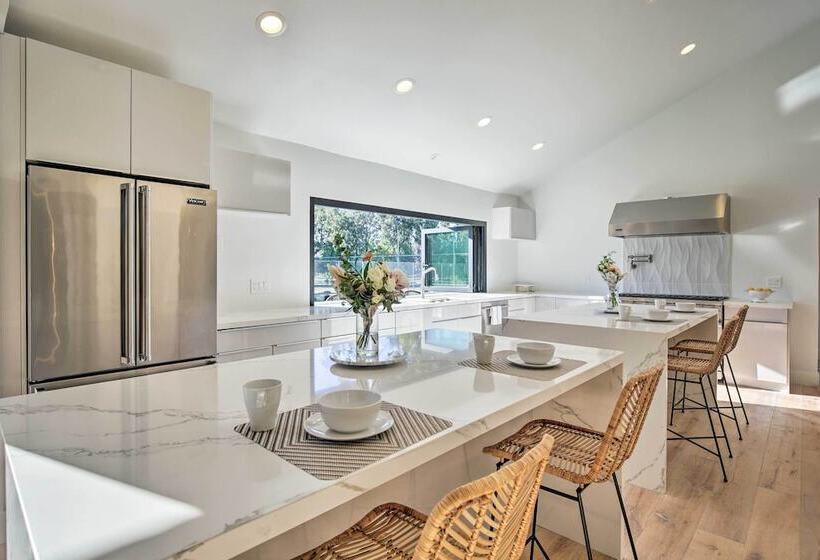 Family Retreat   Private Tennis Court & Game Room