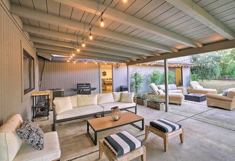 Family Retreat   Private Tennis Court & Game Room