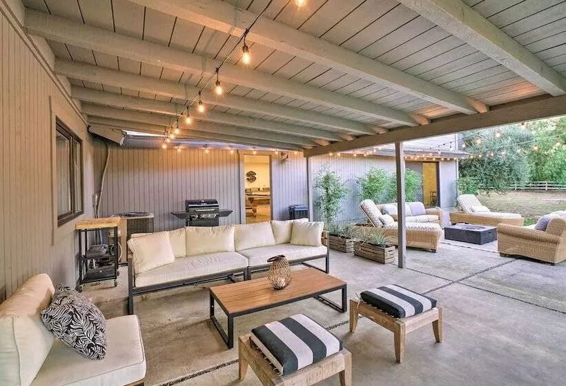 Family Retreat   Private Tennis Court & Game Room