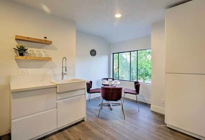 Family Retreat   Private Tennis Court & Game Room