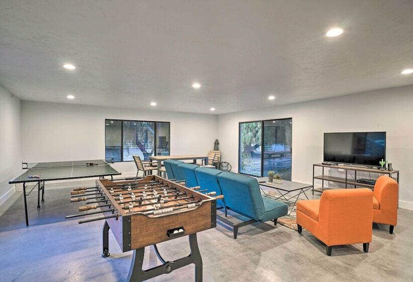 Family Retreat   Private Tennis Court & Game Room