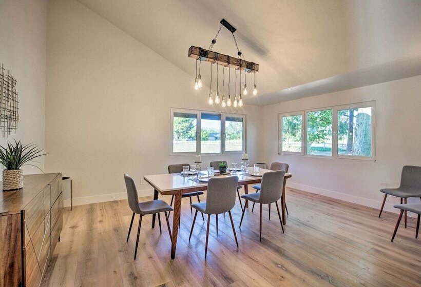 Family Retreat   Private Tennis Court & Game Room