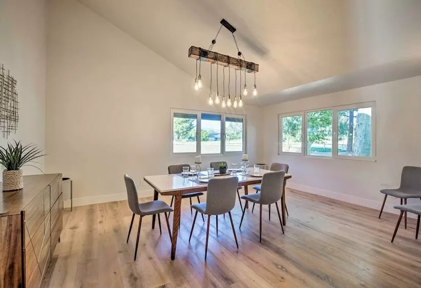 Family Retreat   Private Tennis Court & Game Room