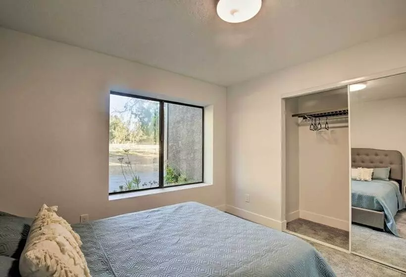 Family Retreat   Private Tennis Court & Game Room