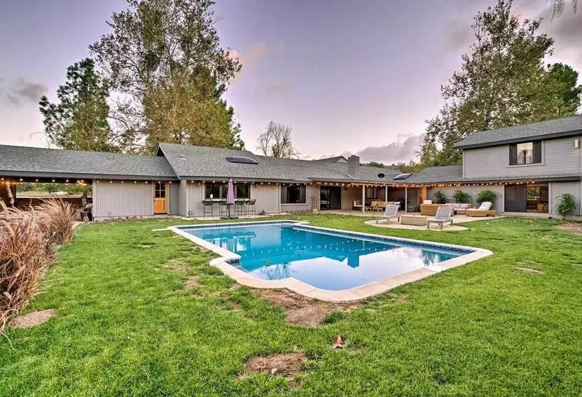 Family Retreat   Private Tennis Court & Game Room