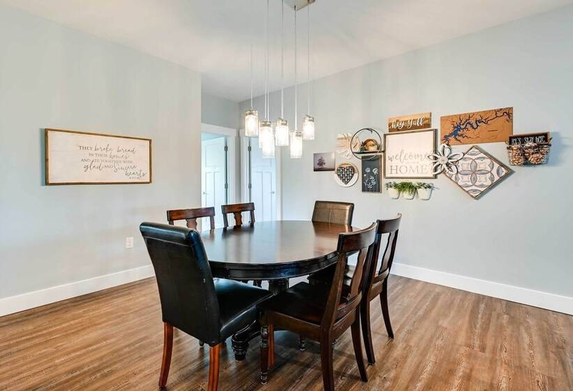 Family Friendly Russell Springs Home W/ Game Room!