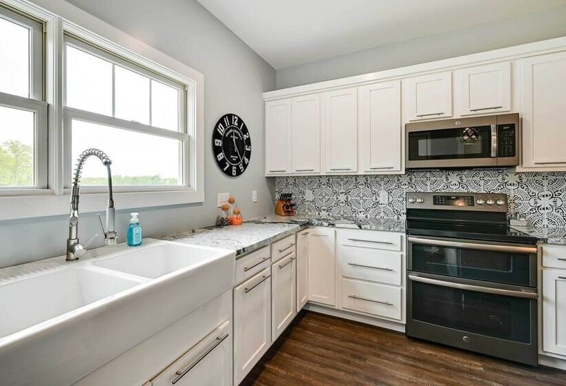 Family Friendly Russell Springs Home W/ Game Room!