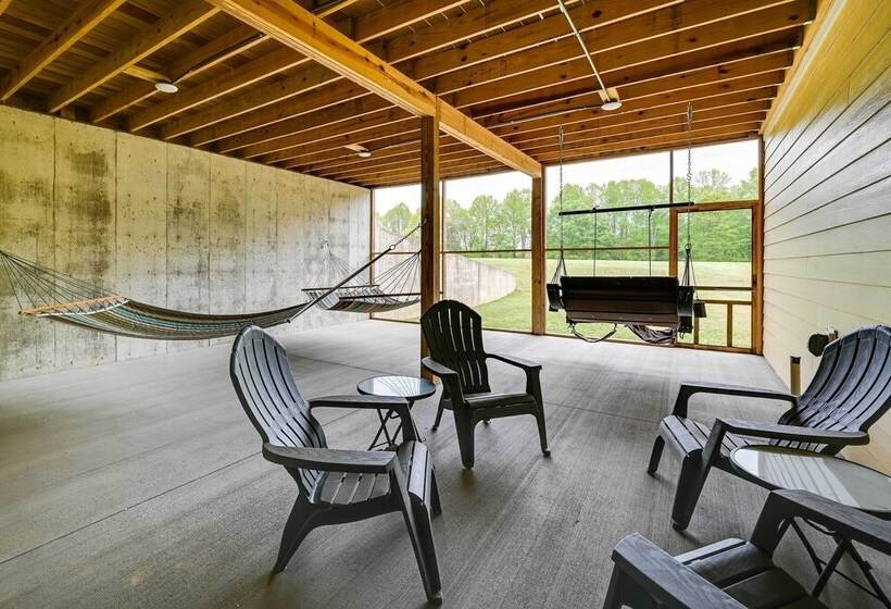 Family Friendly Russell Springs Home W/ Game Room!