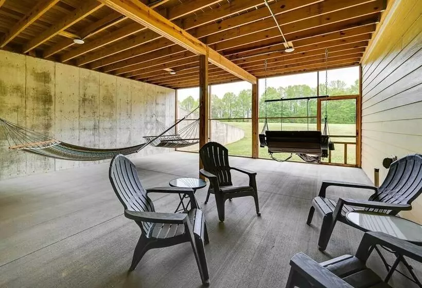 Family Friendly Russell Springs Home W/ Game Room!