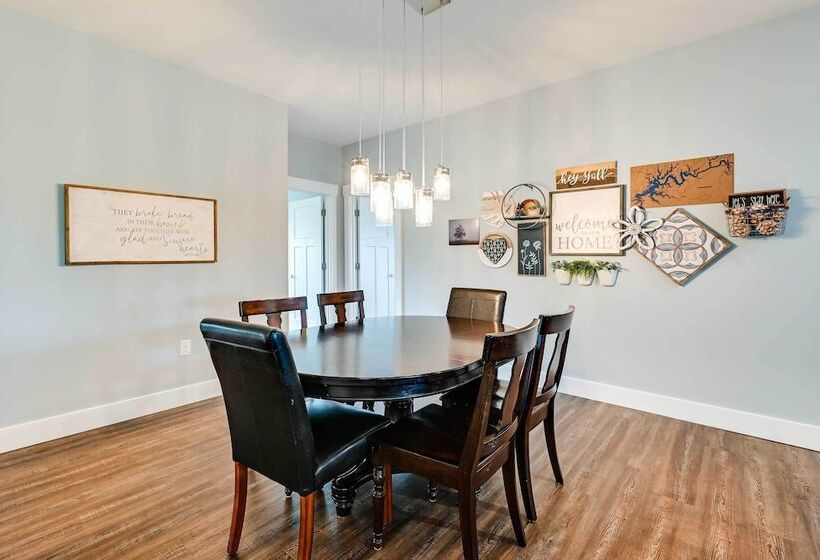 Family Friendly Russell Springs Home W/ Game Room!