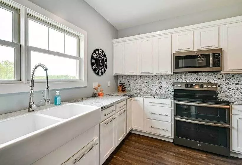 Family Friendly Russell Springs Home W/ Game Room!
