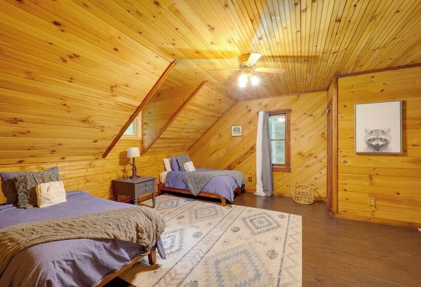 Gorgeous Boone Area Cabin W/ 2 Decks + Fireplaces!