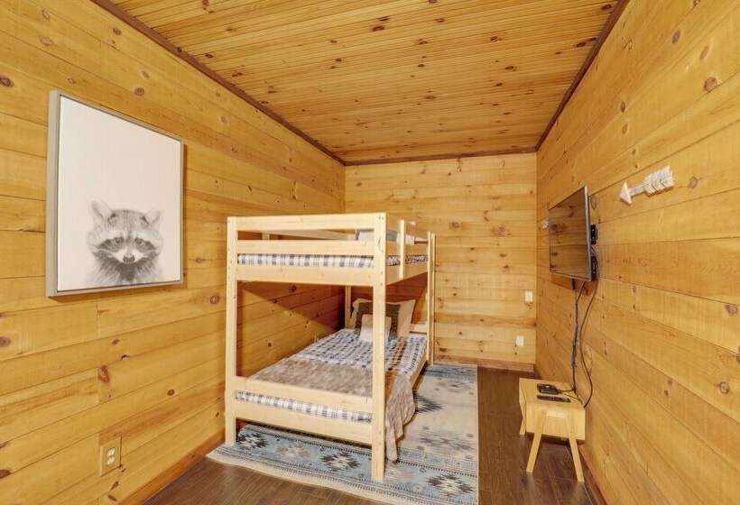 Gorgeous Boone Area Cabin W/ 2 Decks + Fireplaces!