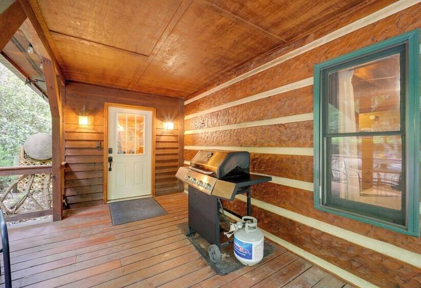 Gorgeous Boone Area Cabin W/ 2 Decks + Fireplaces!