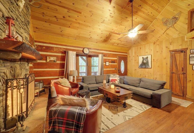 Gorgeous Boone Area Cabin W/ 2 Decks + Fireplaces!