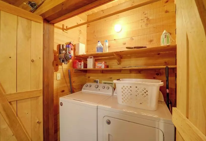 Gorgeous Boone Area Cabin W/ 2 Decks + Fireplaces!