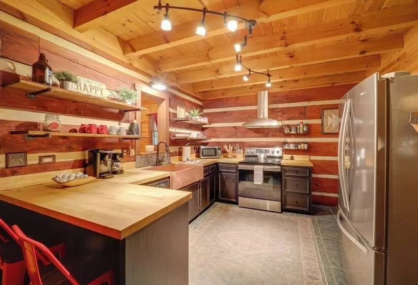 Gorgeous Boone Area Cabin W/ 2 Decks + Fireplaces!