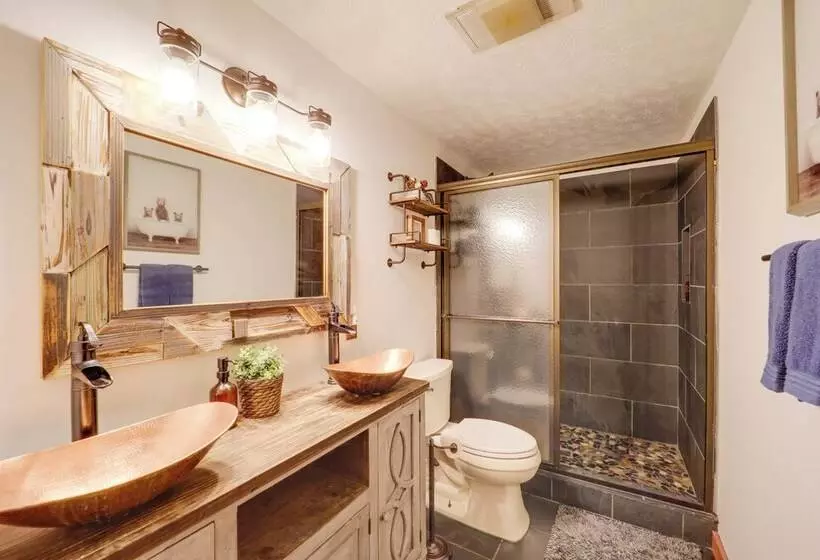 Gorgeous Boone Area Cabin W/ 2 Decks + Fireplaces!