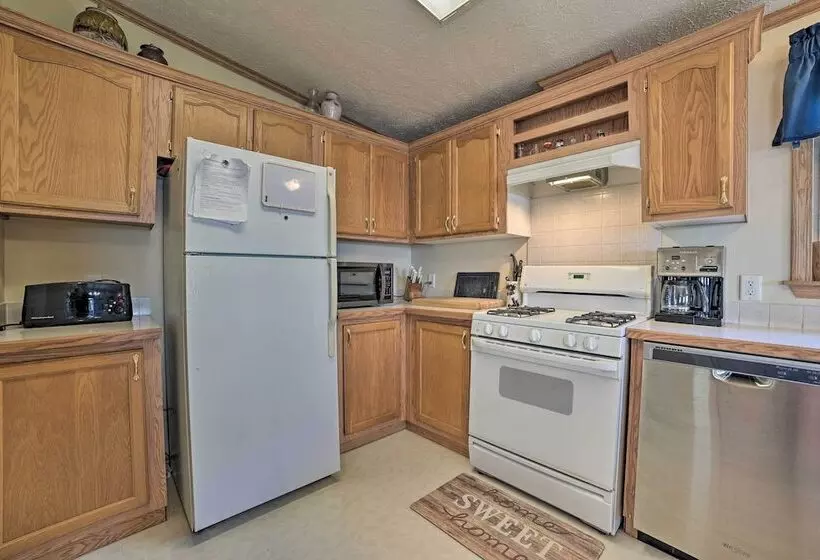 Houghton Lake House W/fire Pit   2 Mi To Trails!