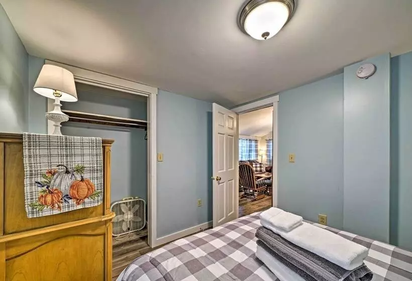 Idyllic Edinboro Escape: Walk To Beach & Lake