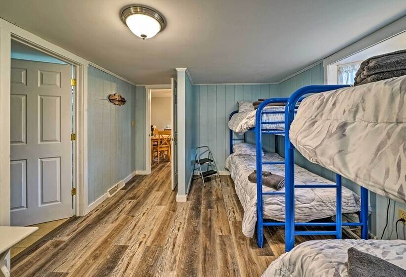 Idyllic Edinboro Escape: Walk To Beach & Lake