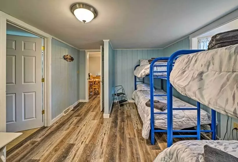 Idyllic Edinboro Escape: Walk To Beach & Lake