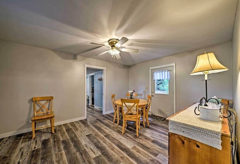 Idyllic Edinboro Escape: Walk To Beach & Lake