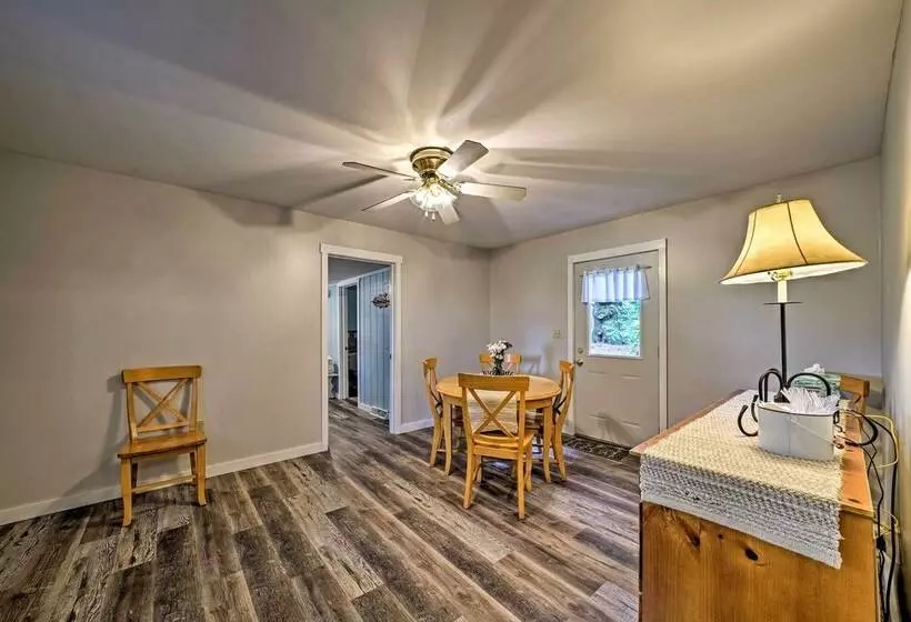 Idyllic Edinboro Escape: Walk To Beach & Lake